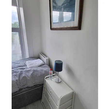 Hostel Town - Budget Double Bedrooms Naas