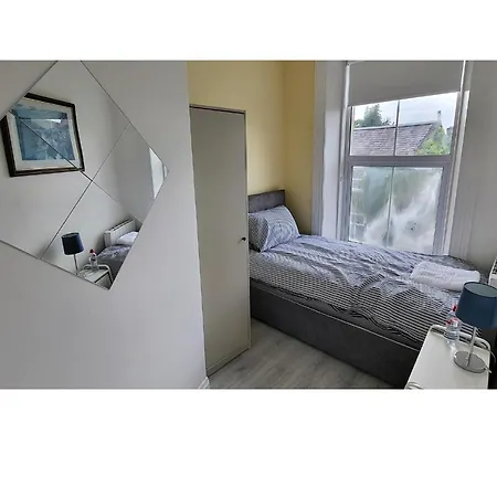 Town - Budget Double Bedrooms Hostel