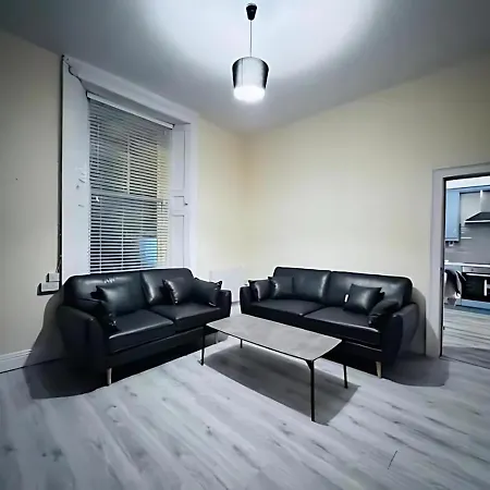 Town - Budget Double Bedrooms 纳斯