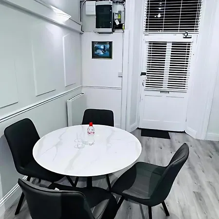 Town - Budget Double Bedrooms * Naas