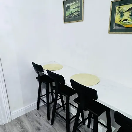 Town - Budget Double Bedrooms *