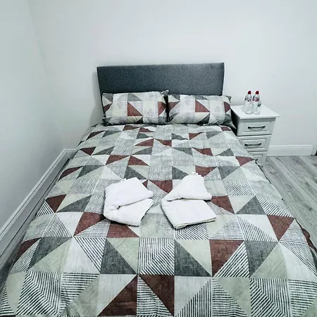 Town - Budget Double Bedrooms *