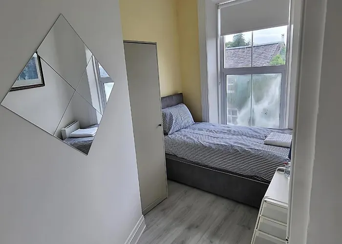 Town - Budget Double Bedrooms * 纳斯