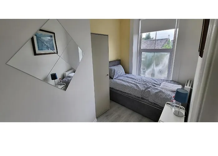Town - Budget Double Bedrooms 旅馆