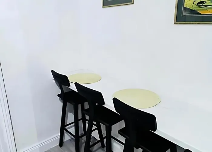 Town - Budget Double Bedrooms * 纳斯