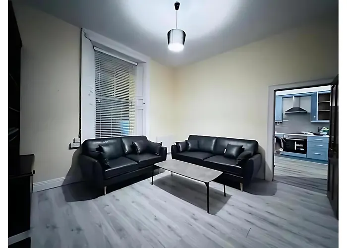 Town - Budget Double Bedrooms 纳斯