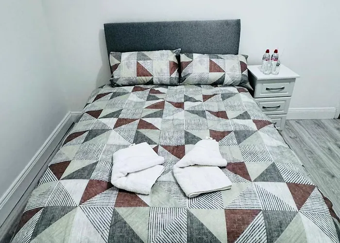 Town - Budget Double Bedrooms *